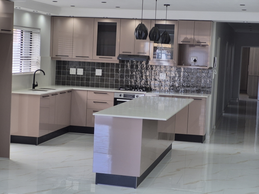 To Let 3 Bedroom Property for Rent in Rylands Western Cape